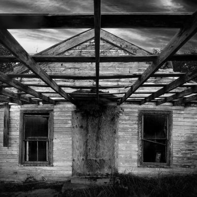 Abandoned House — Kodak T-Max 100, developed in Kodak D-76